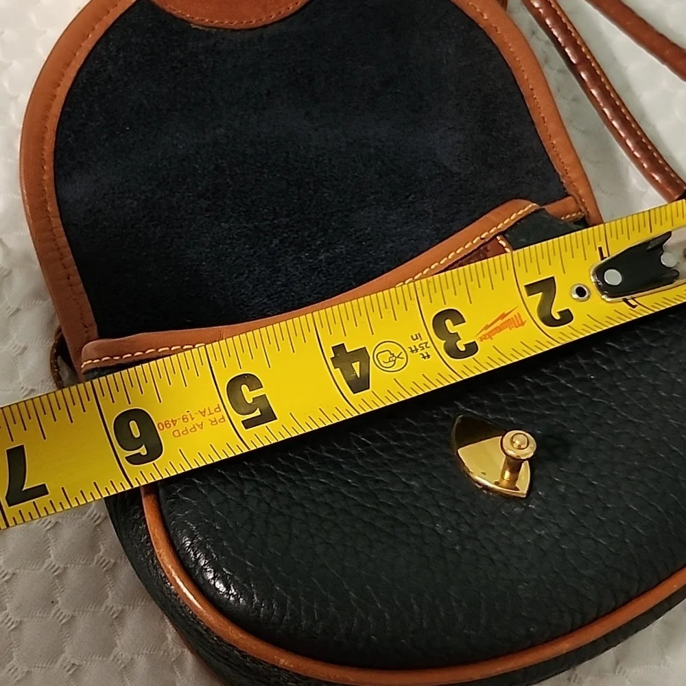 Vintage Mini-Dooney & Bourke Crossbody Purse 6" W X 4 1/2" H (32) - Picture 11 of 12